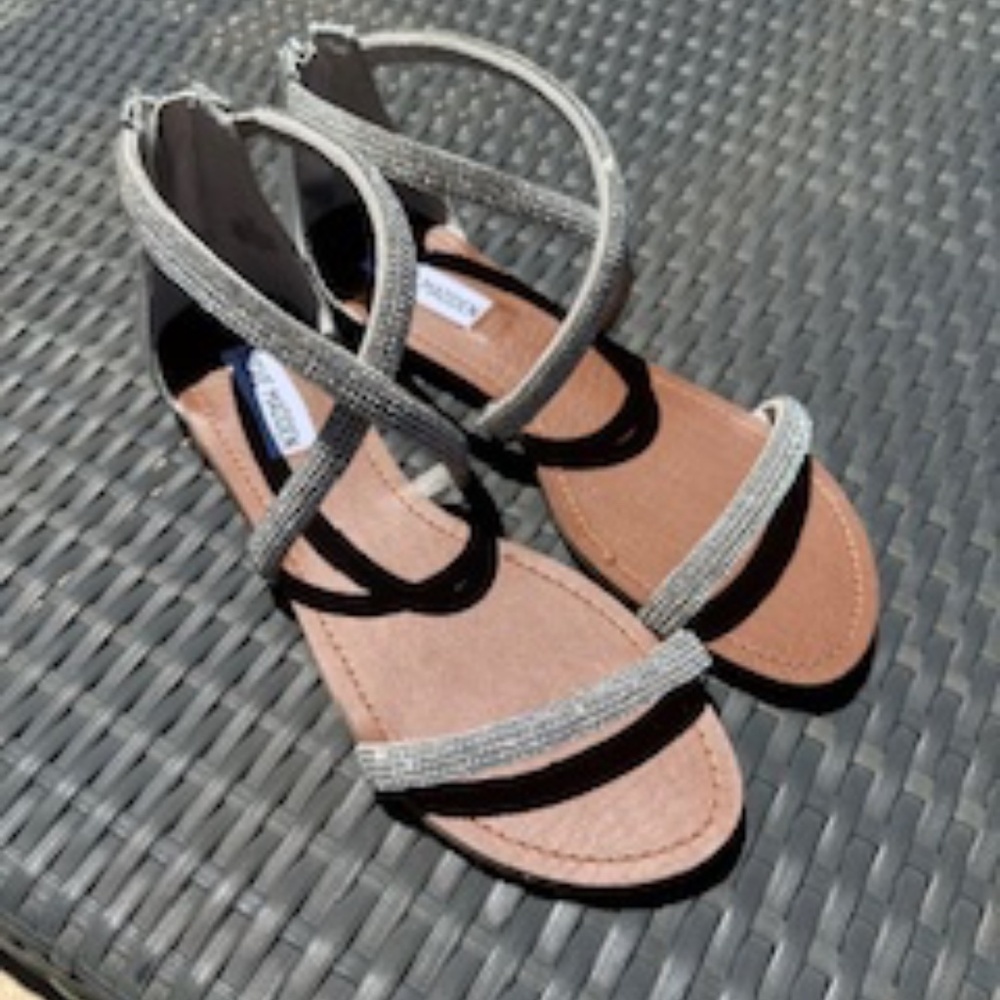 Steve Madden - 8M - Silver/rhinestone wrap flat sandals